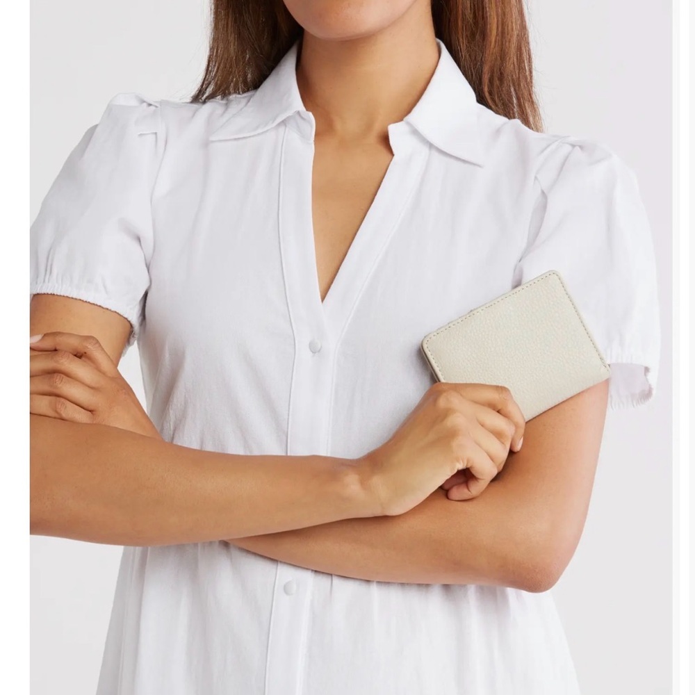 NWOt Nordstrom Genuine Leather Zip Card Wallet in Cream